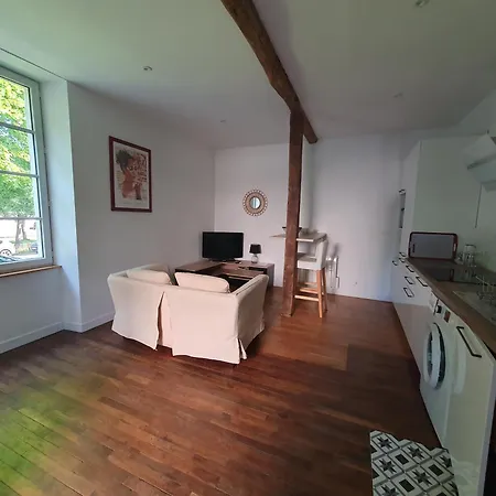 T2 Duplex Avec Terrasse Au Bord Du Clain Apartmán