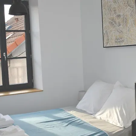 Apartmán T2 Duplex Avec Terrasse Au Bord Du Clain