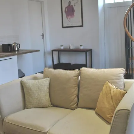 Apartmán T2 Duplex Avec Terrasse Au Bord Du Clain *