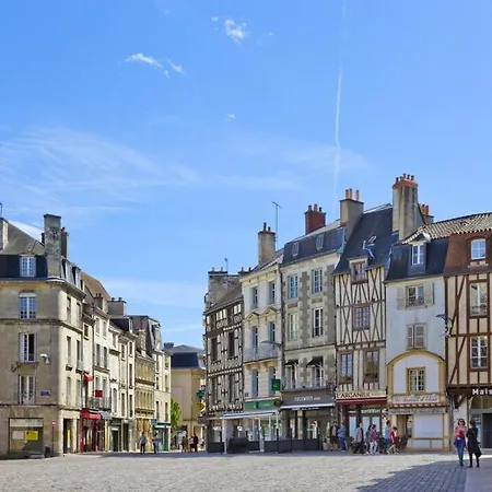 Apartmán T2 Duplex Avec Terrasse Au Bord Du Clain *